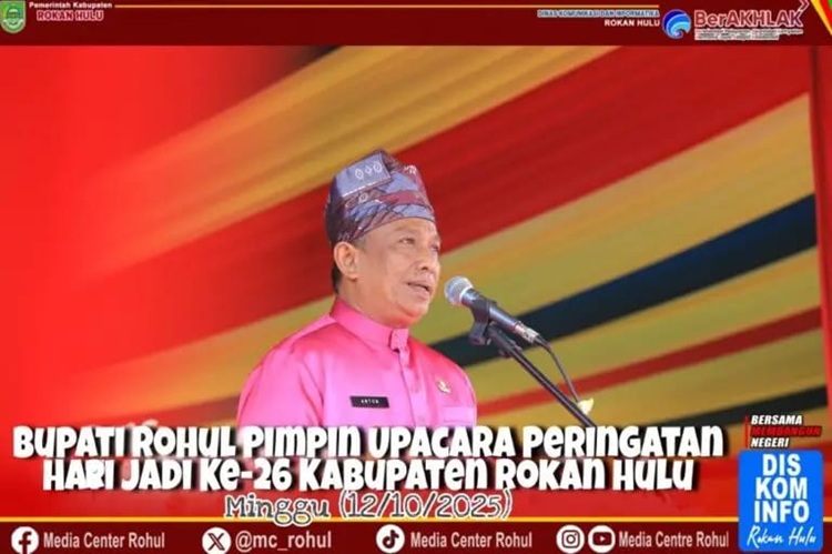 Hujan Tak Surutkan Semangat, Upacara Hari Jadi ke-26 Kabupaten Rokan Hulu Berlangsung Khidmat