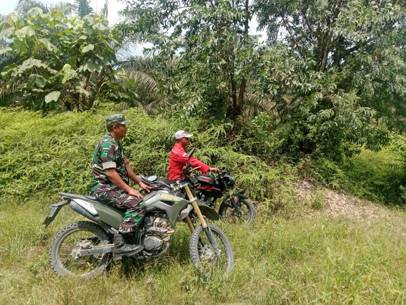 Sertu Sugiarto Pimpin Patroli Karhutla di Minas, Pastikan Wilayah Bebas Titik Api