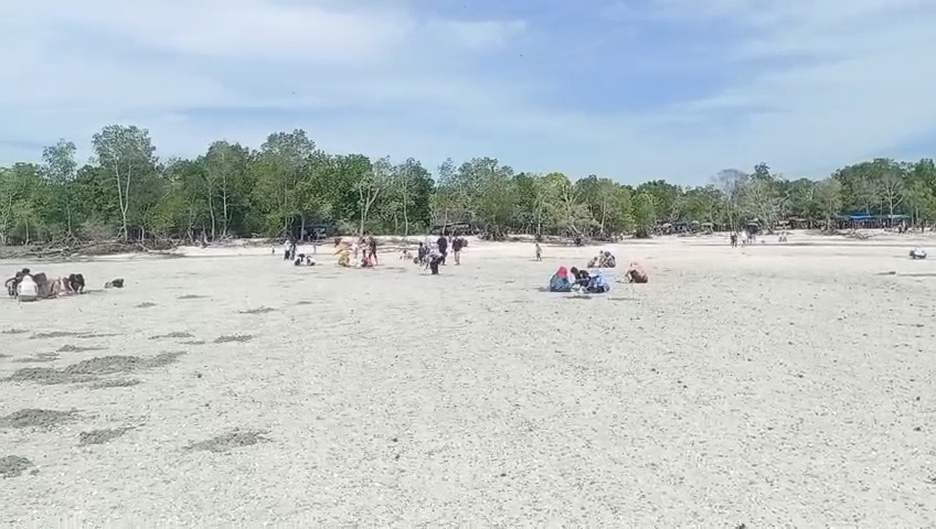 Objek Wisata Pantai Subang Ramai Dikunjungi Masyarakat dari Berbagai Daerah