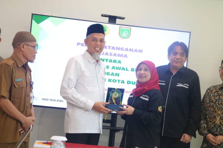 Majukan SDM, Wako H Paisal dan Rektor Universitas Awal Bros Teken MoU