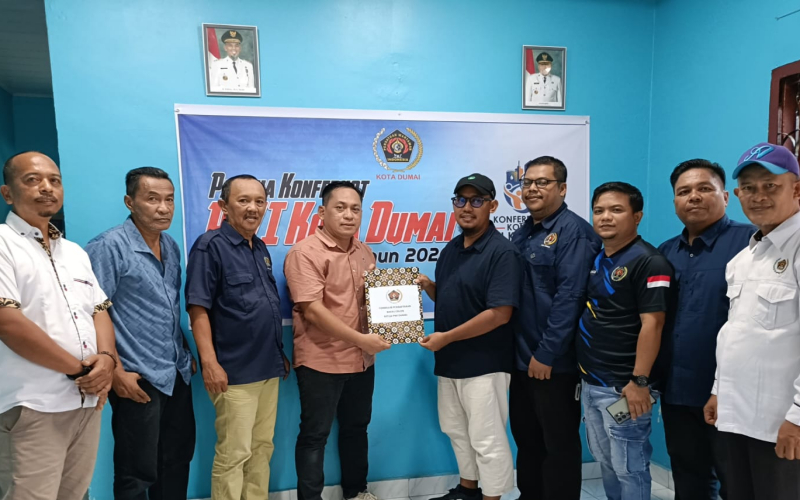 Hari Pertama Pendaftaran, Bambang Prayetno Ambil Formulir Bakal Calon Ketua PWI Dumai