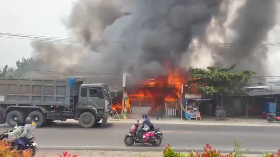Enam Kios di Bagan Batu Terbakar, Warga Soroti Kesiapan Armada Damkar
