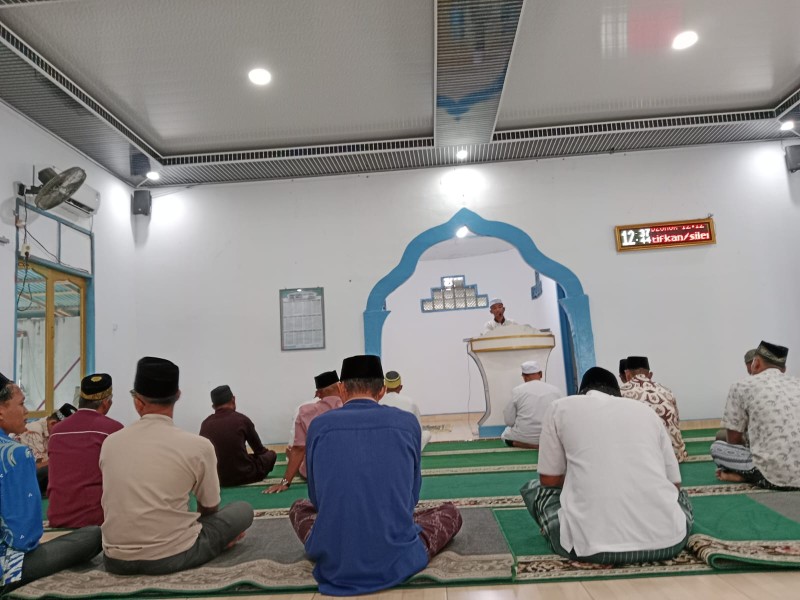 Santri Pondok Pesantren Al-Nizhom Isi Khutbah Jumat di Masjid Al Muttaqin Minas Timur