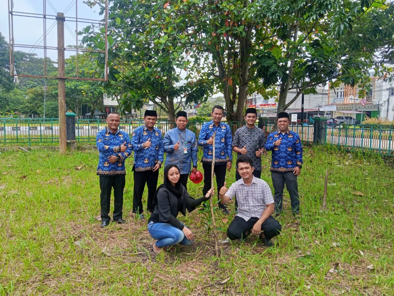 Satu Cinta, Satu Pohon: Catin Kampung Dalam Tanam Pohon Produktif