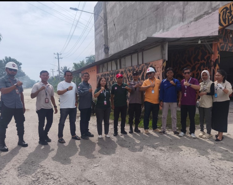 Sambut Hari Lingkungan Hidup, PT Ivo Mas Tunggal Curi Start Gotong Royong Libatkan Tiga RT dan Mitra SBKD – Paulus Tumanggor: Ini Komitmen Nyata Manajemen
