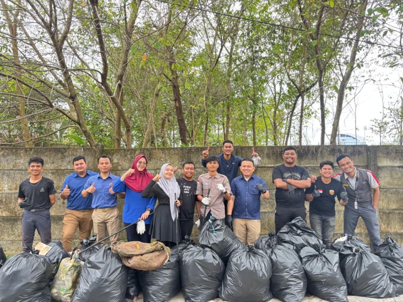 Dorong Kesadaran Kolektif, PMP dan Alih Generasi Riau Gelar Aksi Bersih-bersih Sampah