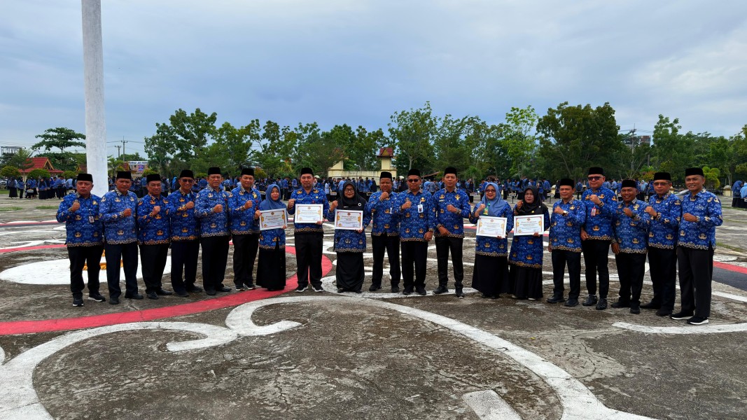 Sekda Pelalawan Pimpin Upacara Peringatan Hari Ibu ke-97 Tahun 2025