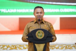 Gubernur Riau Abdul Wahid Pastikan Pemeliharaan Jalan Rusak Tetap Jalan