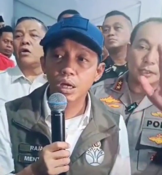 Menhut Raja Juli Ngacir Ditanya Soal 2.000 Dollar Kuansing