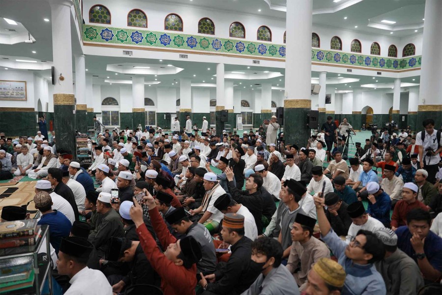 Peringatan Maulid Nabi di Masjid Raya An-Nur, Gubri Beberkan Janji Politik Pilkada yang Akan Direalisasikan 2026