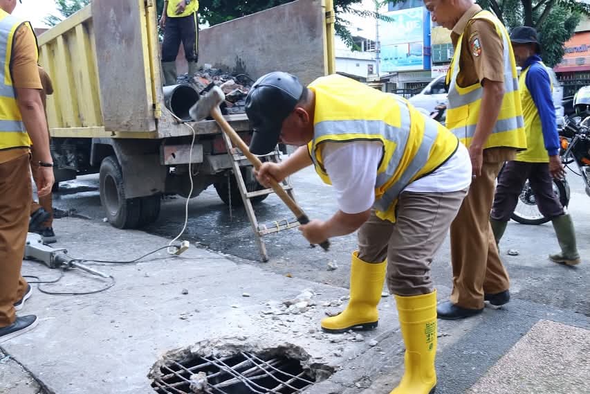 Walikota Pekanbaru Akan Bongkar Bangunan di Atas Dranase