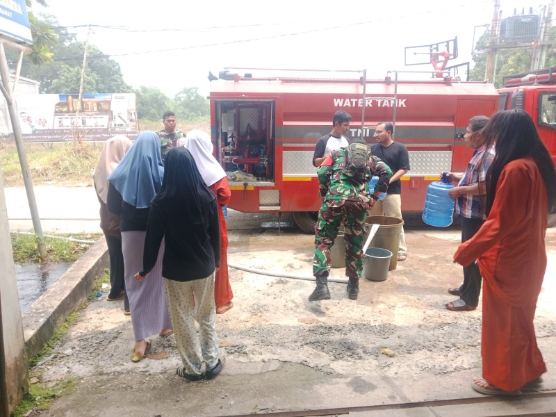 Kodim 0320/Dumai Salurkan Air Bersih untuk Pesantren Azzahra