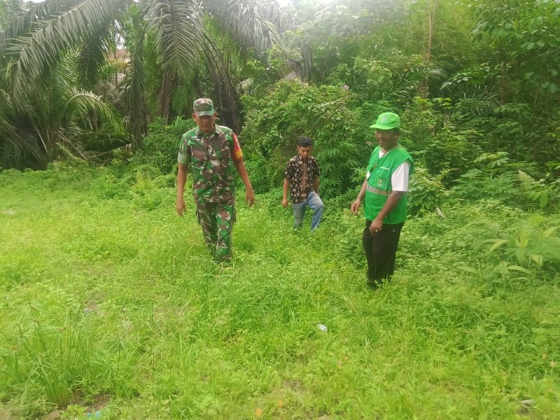 Babinsa Serka A. Pardosi Laksanakan Patroli Karhutla di Kelurahan Perawang