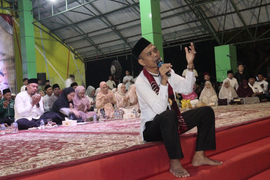 UAS dan Ribuan Masyarakat Inhu Doakan Presiden Prabowo, Terkumpul Infak Rp110 Juta untuk Masjid Jami' Rengat