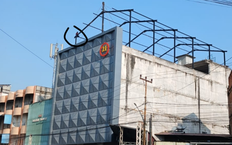 Diduga Abaikan K3, Proyek Penambahan Lantai Super 21 Resto & Cafe Dumai Disorot Warga