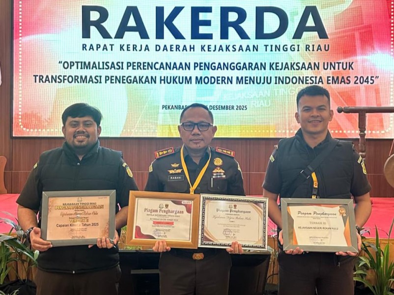 Kejari Rokan Hulu Borong Empat Penghargaan Kinerja Terbaik se-Riau Tahun 2025