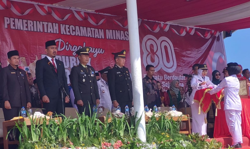 Danramil 03/Minas Hadiri Upacara HUT RI Ke-80 di Kecamatan Minas