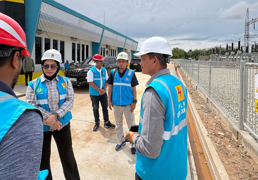Iyeth Bustami Tinjau Gardu Induk Pakning Terkait Kabel Listrik Bawah Laut Pulau Bengkalis