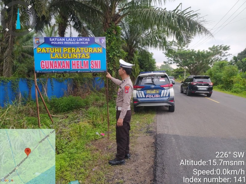 Antisipasi Laka Lantas, Satlantas Polres Inhil Pasang Spanduk Himbauan di Daerah Rawan Kecelakaan