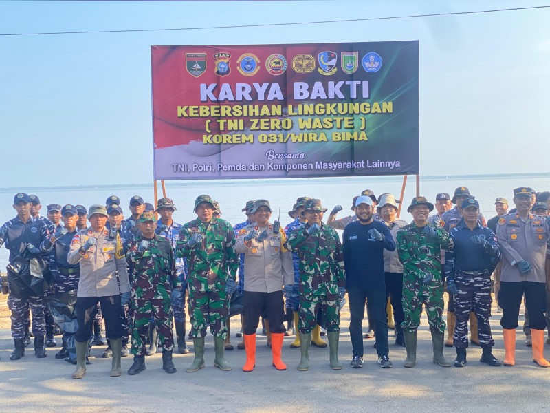 Kodim 0320 Gelar Karya Bakti Pembersihan di Ecopark Pesisir Kota Dumai