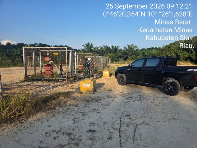 Sertu Sugiarto Patroli Penguatan Binter SKK Migas di Minas, Ajak Warga Jaga Keamanan Wilayah