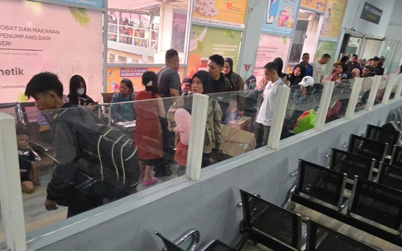 H+8 Lebaran, Penumpang Padati Terminal Pelindo Regional 1 Dumai