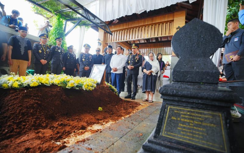 Hadiri Pemakaman, Kapolri: Pesan Eyang Meri Jadi Inspirasi dan Semangat Keluarga Besar Polri