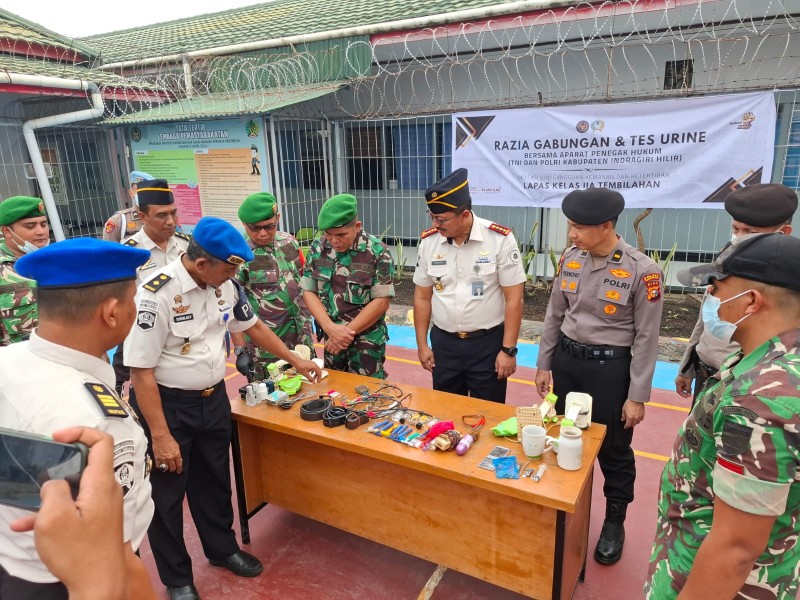 Razia Gabungan Geledah Lapas Tembilahan, Pisau hingga Botol Kaca Ditemukan