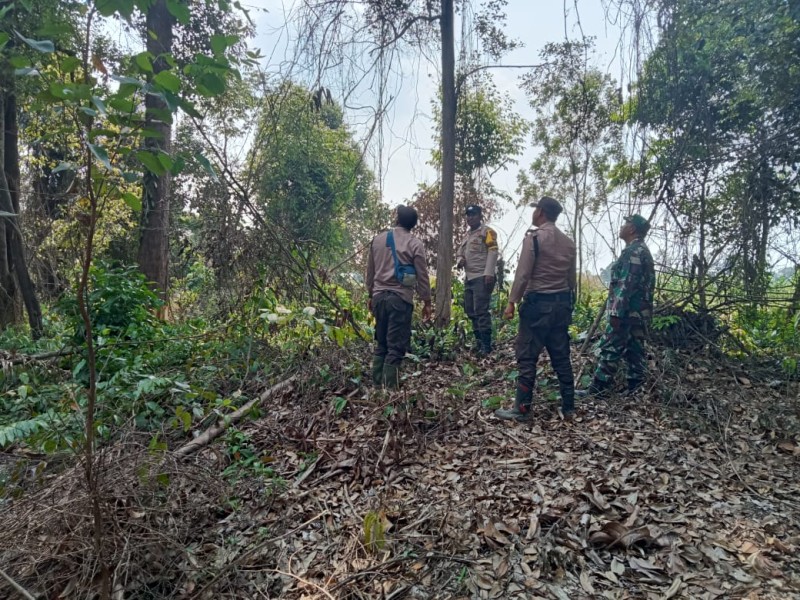 Pelda Benriyadi Patroli Karhutla di Kampung Lubuk Umbut, Pastikan Wilayah Aman dari Kebakaran