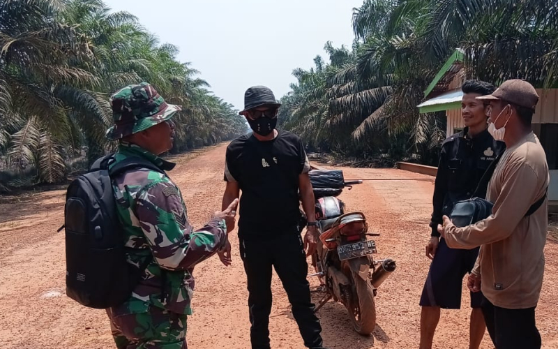 Antisipasi Karhutla, Babinsa Lakukan Pendekatan Persuasif ke Masyarakat