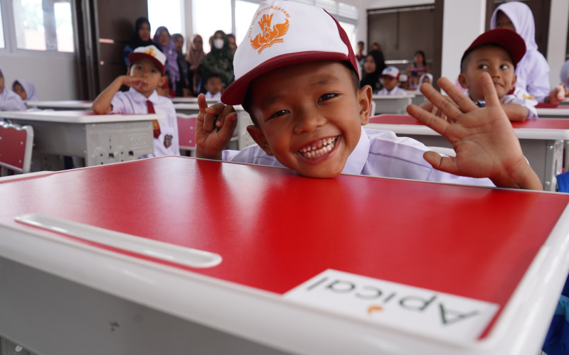 Bersama Pemko Dumai, Apical Resmikan SDN 001 Lubuk Gaung