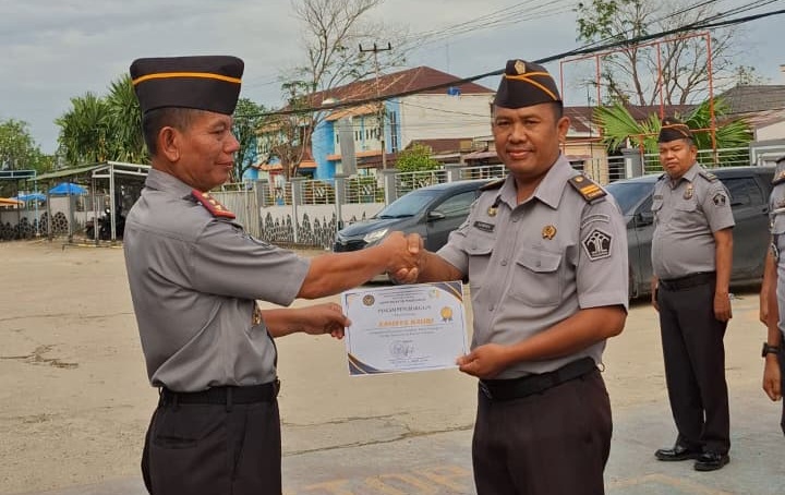 Aksi Heroik Samsul Bahri! Gagalkan Penyelundupan HP ke Dalam Lapas Tembilahan