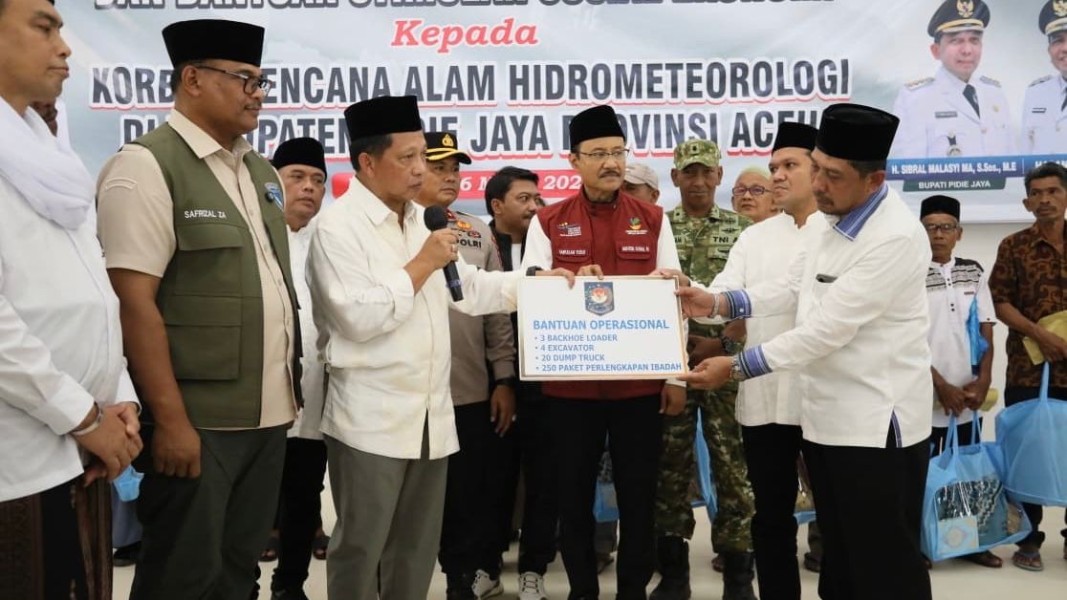 Pemerintah Serahkan Bansos Tahap I Rp878 M untuk Korban Bencana Sumatera