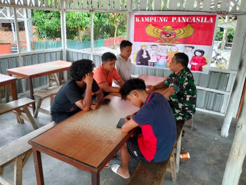Babinsa Peltu Ramli Nst Sosialisasikan Nilai Pancasila di Kampung Maredan Barat