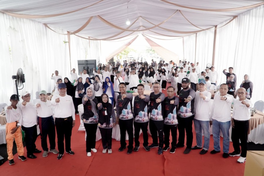 Suyatno Hibur Pensiunan dengan Candaan Khas di Acara Ramah Tamah BRK Syariah