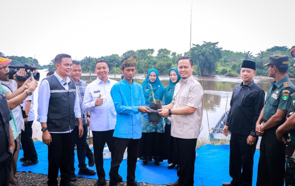 Perkuat Ketahanan Pangan, Wali Kota Pekanbaru Luncurkan Program Aman Bertani di Teluk Leok