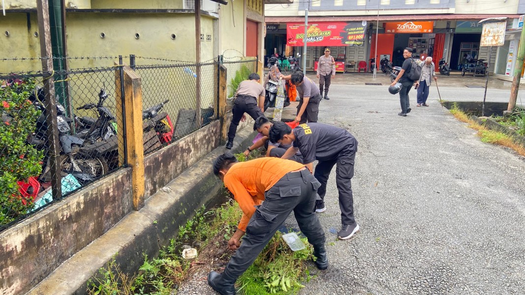 Terjaganya Kebersihan Kota Polres Meranti Gelar Gotong Royong