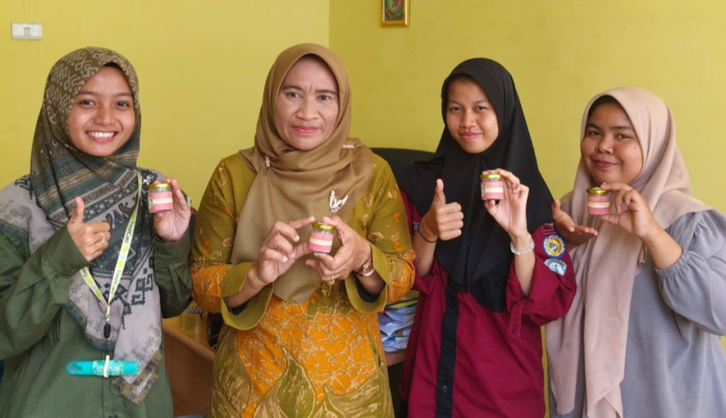 Terobosan Dunia Sawit: Salmiyati, MPd, PhD dan Trio Pollen Luncurkan Elaeis Pollens Product Untuk Revolusi Penyerbukan Buatan