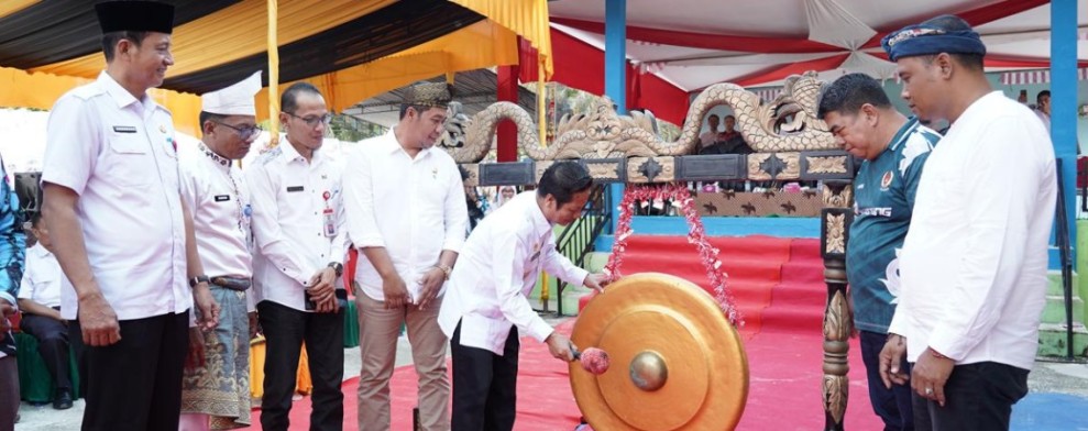 Buka Festival Pacu Jalur Mini, Wabup Kuansing Dorong Pemberdayaan UMKM Desa Sukaraja