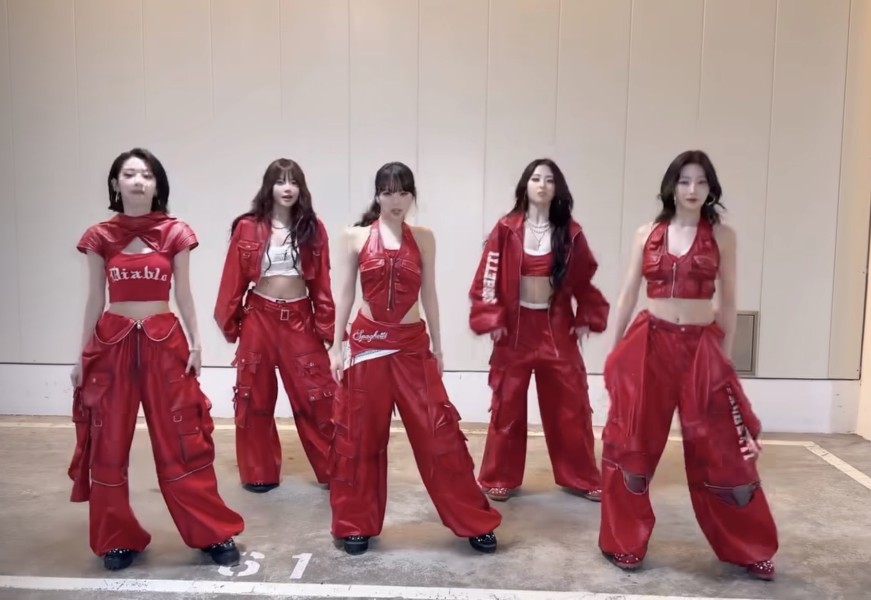 Video Kolaborasi LE SSERAFIM dan j-hope Raih 100 Juta View