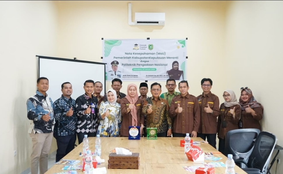 Polteknas Pekanbaru Beri Beasiswa Penuh bagi 30 Mahasiswa Meranti, Bupati Asmar Sampaikan Apresiasi