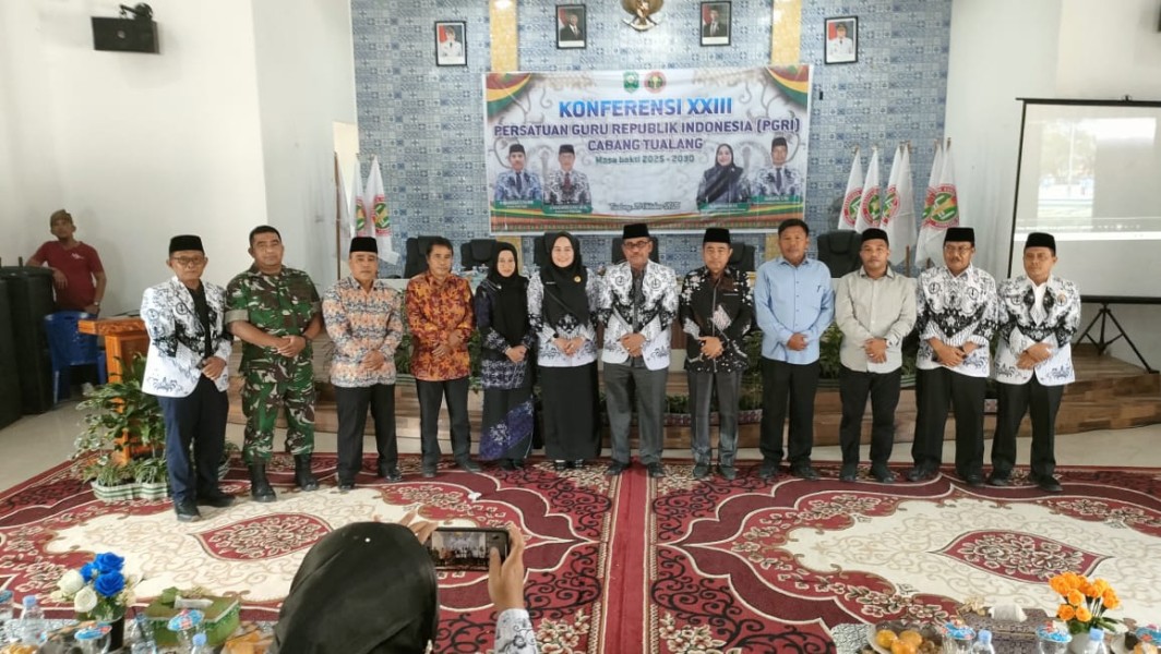 Babinsa Sertu Venus Luberto Hadiri Konferensi XXII PGRI Cabang Tualang, Tekankan Sinergi TNI dan Guru dalam Membangun Generasi Bangsa