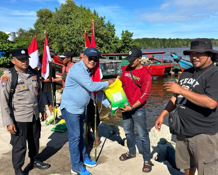 Pelindo Regional 1 Dumai Bersama Polri Tebar Semangat Nasionalisme Lewat Ekspedisi Merah Putih Presisi