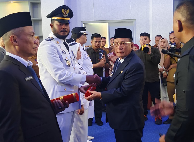 Bupati Rohil Lantik 41 Pejabat Baru, Ingatkan Jabatan Bukan Sekadar Kedudukan
