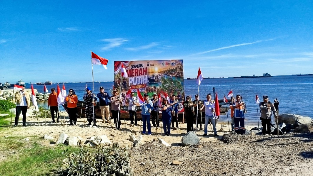 Pelindo Regional 1 Dumai Dukung Ekspedisi Merah Putih Presisi, Tanam 81 Mangrove Sambut HUT RI ke-81
