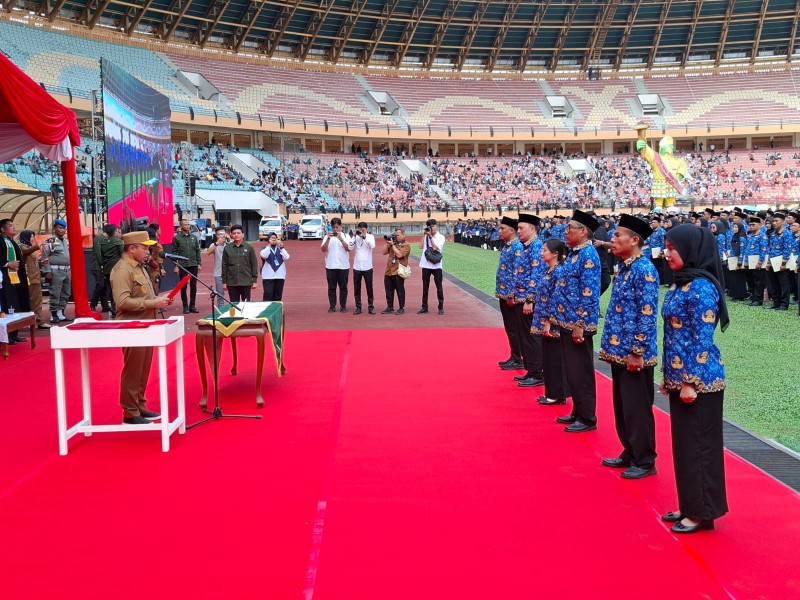 Gubernur Abdul Wahid Lantik 5.884 PPPK Serentak di Stadion Utama Riau