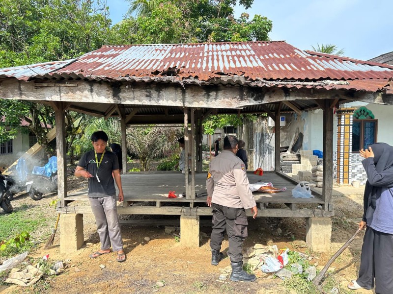 Bhabinkamtibmas Desa Merangin Bangun Pojok Baca, Pererat Hubungan Polisi-Masyarakat!