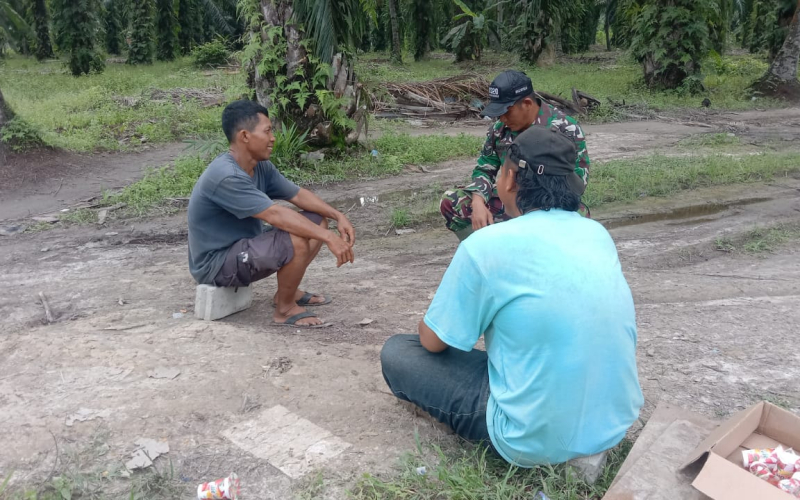 Komsos Babinsa di Lubuk Gaung Pererat Silaturahmi dan Tingkatkan Kepedulian Warga