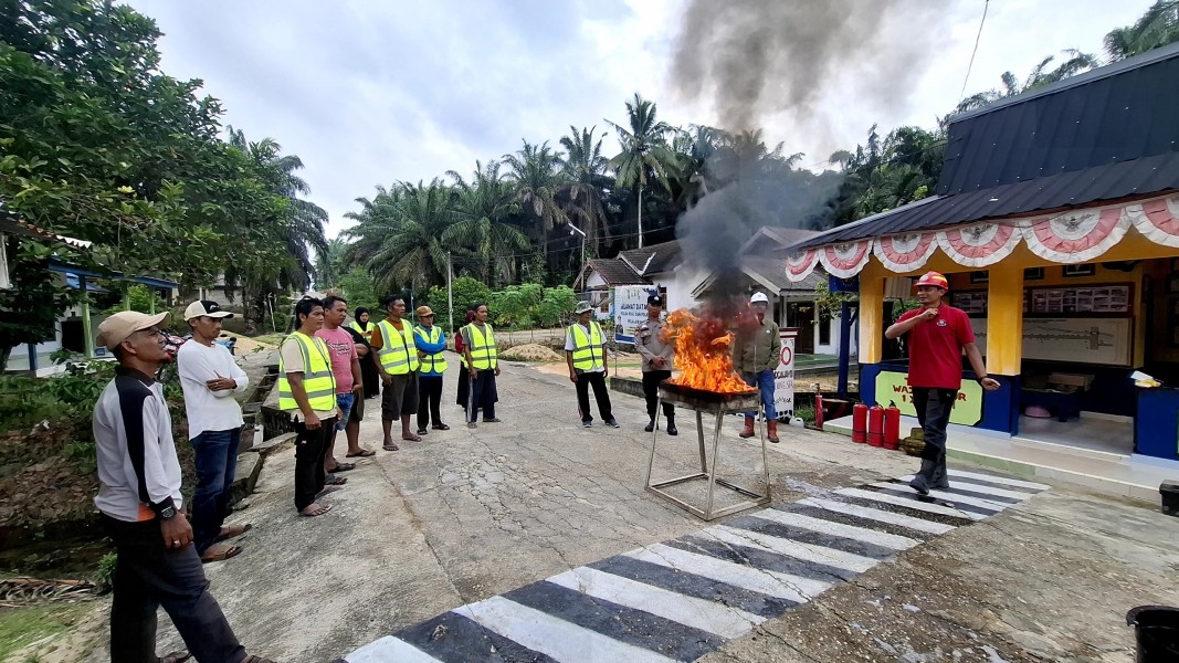 PT SLS Latih Pemuda Siskamling Desa Beringin Makmur, Perkuat Kesiapsiagaan Hadapi Kebakaran