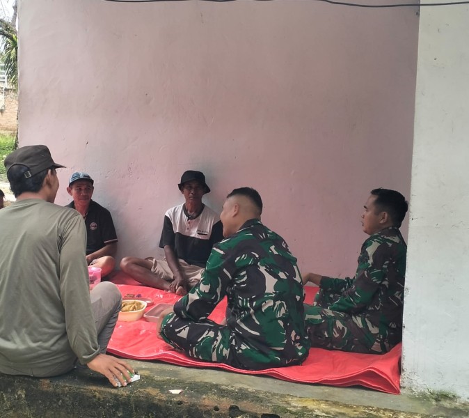 Babinsa Sertu Joko Purnomo Sosialisasikan Bahaya Narkoba kepada Warga Kampung Bencah Umbai